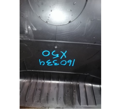 Обшивка крышки багажника