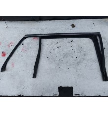 Уплотнитель стекла двери задний правый