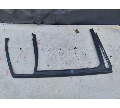 Уплотнитель стекла двери задний правый