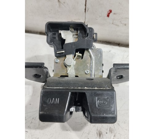 Замок багажника