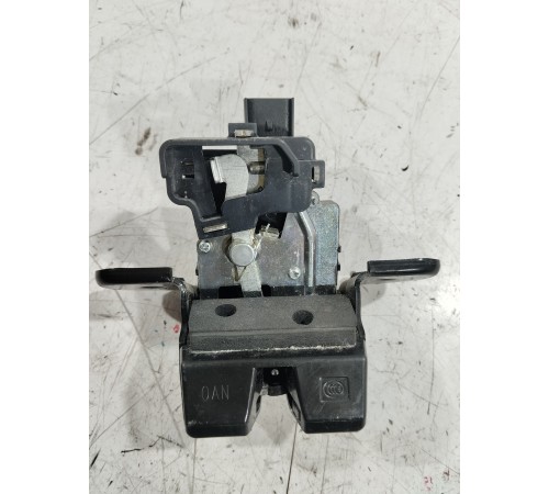 Замок багажника