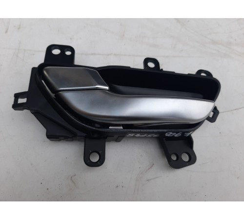 Ручка двери (задняя левая внутренняя)