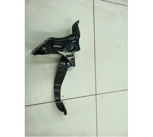 Педаль тормоза