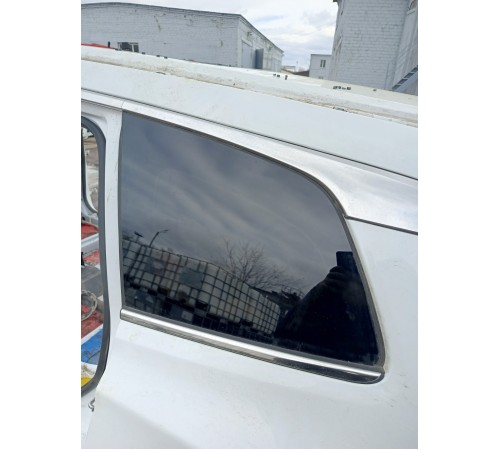 Глухое стекло заднее левое