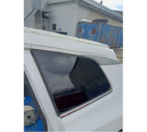 Глухое стекло заднее левое