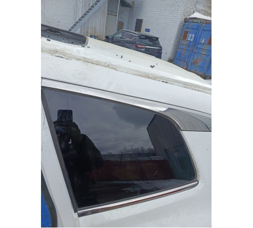 Глухое стекло заднее левое