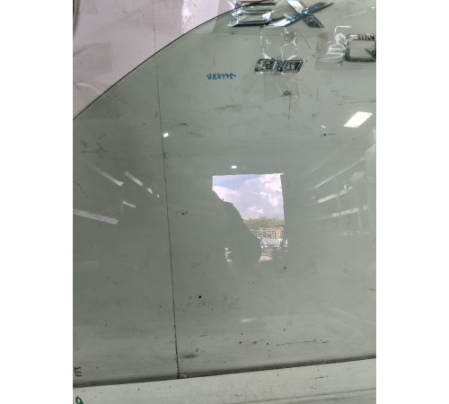 Стекло двери переднее левое