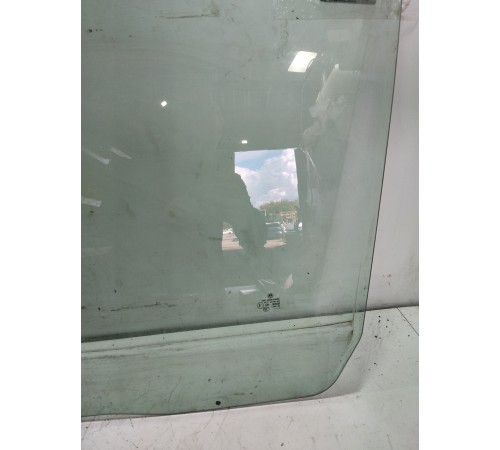 Стекло двери переднее левое