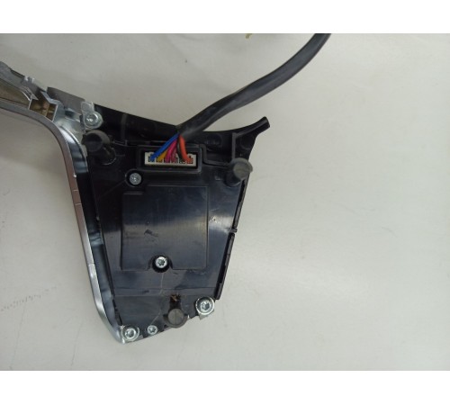 Кнопки руля многофункциональные