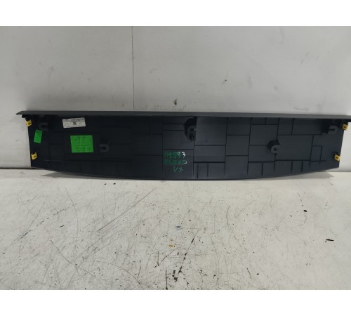 Обшивка крышки багажника верхняя