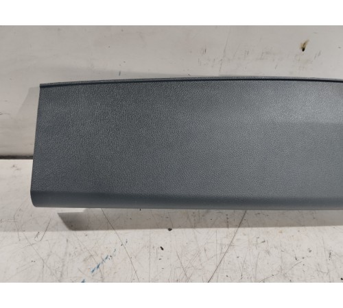 Обшивка крышки багажника верхняя