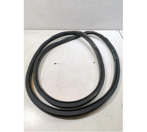 Уплотнитель двери передний левый