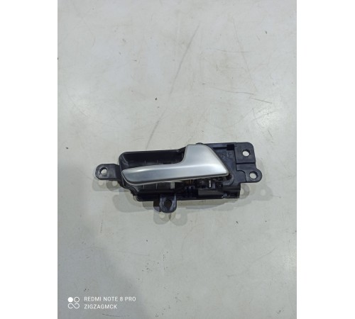 Ручка двери (задняя правая внутренняя)