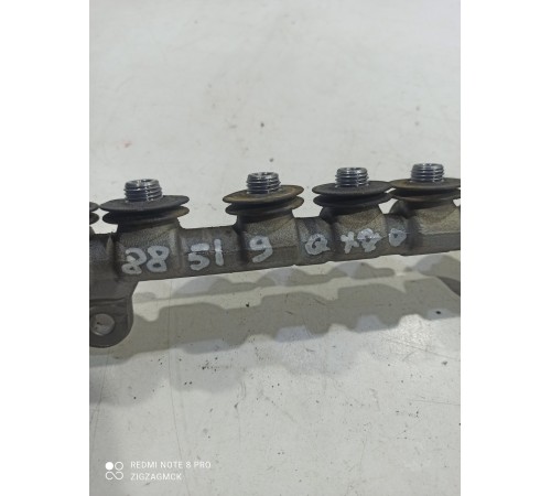 Топливная рампа левая