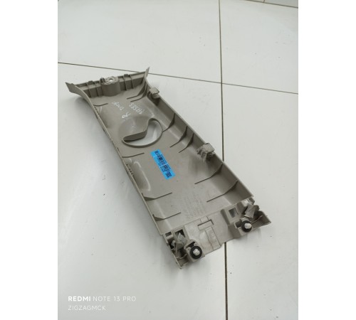 Обшивка центральной стойки правая верхняя