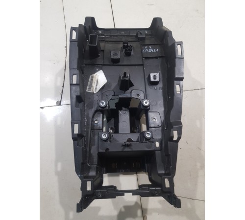 Кронштейн центральной консоли