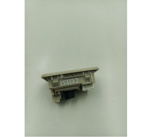 Плафон внутреннего освещения салона