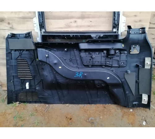 Обшивка багажника правая