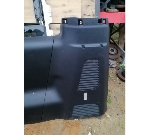 Обшивка багажника правая