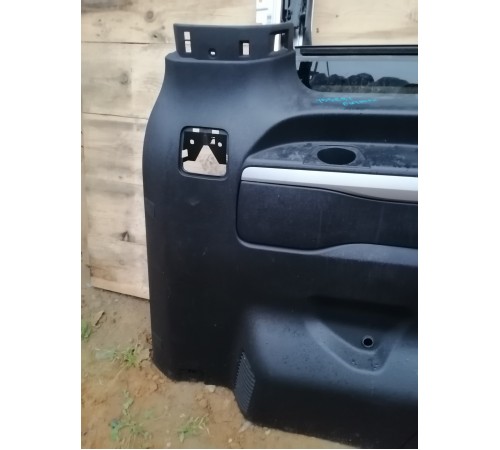 Обшивка багажника правая