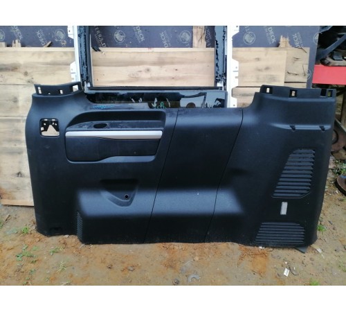 Обшивка багажника правая