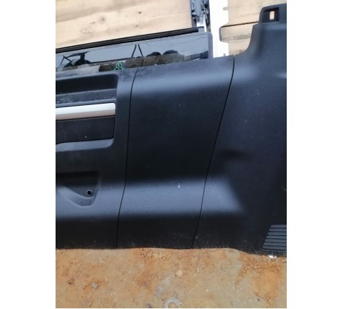 Обшивка багажника правая