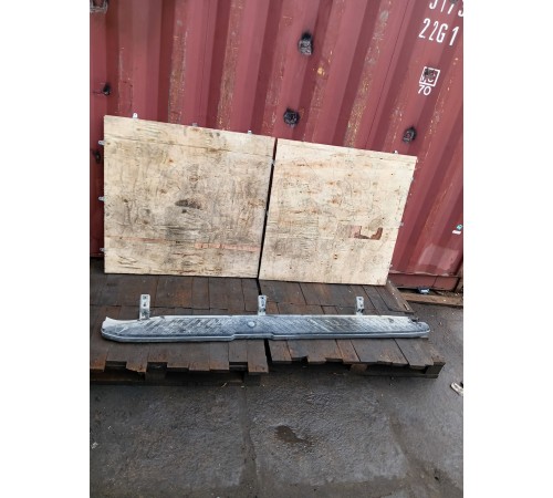 Подножка правая