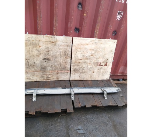 Подножка правая