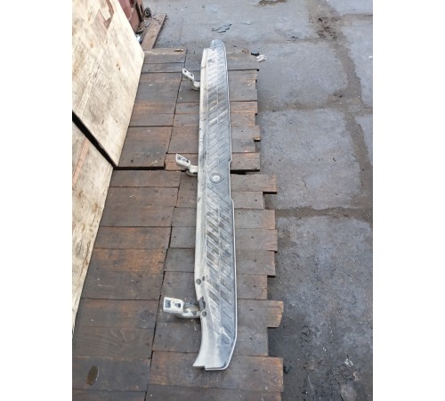 Подножка правая