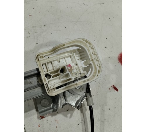 Стеклоподъемник (передний правый)