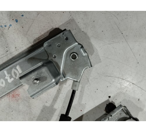 Стеклоподъемник (передний правый)