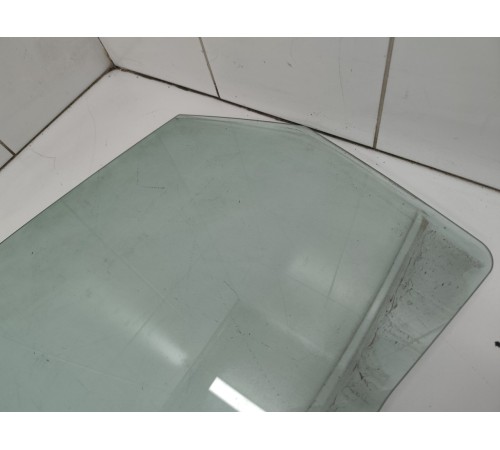 Стекло двери заднее левое