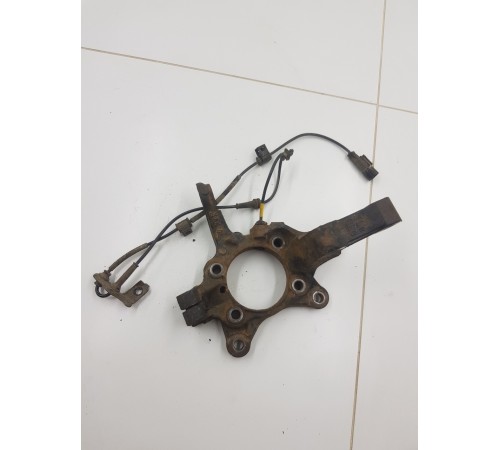 Кулак поворотный передний левый