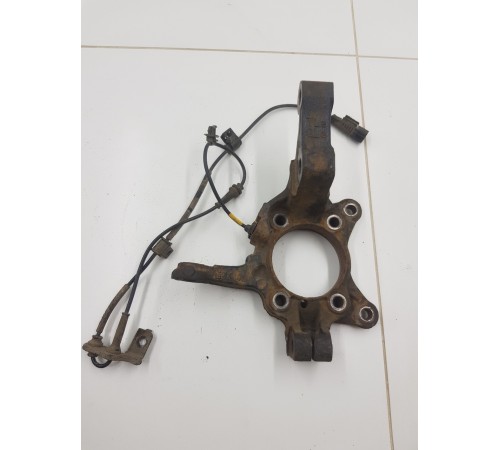 Кулак поворотный передний левый