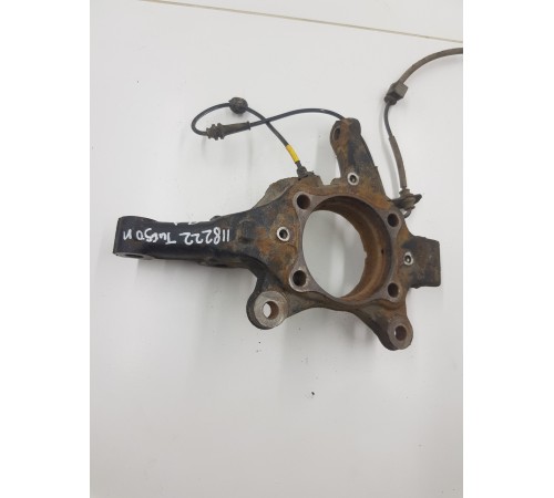 Кулак поворотный передний левый