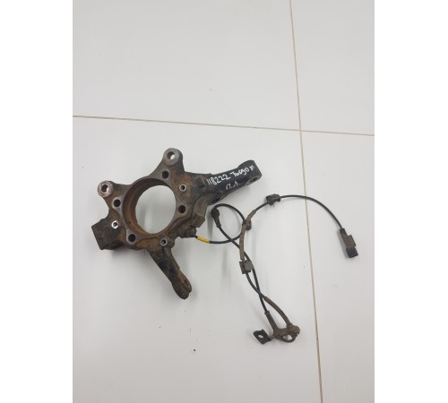 Кулак поворотный передний левый