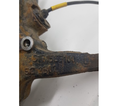 Кулак поворотный передний левый