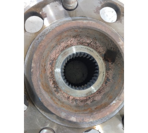 Ступица задняя левая