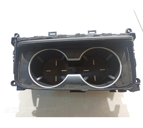 Подстаканник центральной консоли