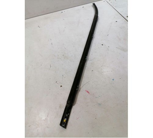 Уплотнитель стекла задний правый наружний