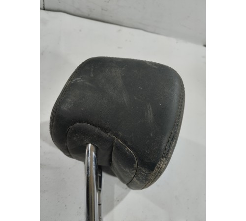 Подголовник сиденья (задний правый)