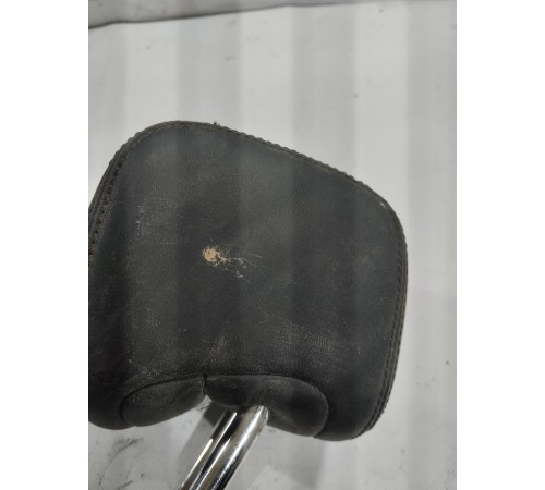 Подголовник сиденья (задний правый)