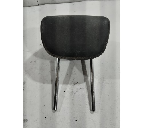 Подголовник сиденья (задний правый)