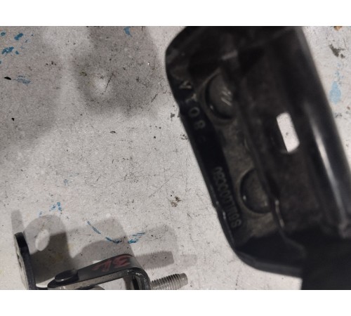 Комплект петель крышки багажника 2 шт.