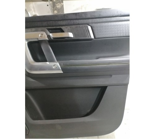 Обшивка двери передняя правая