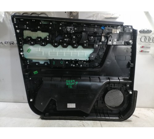 Обшивка двери передняя правая