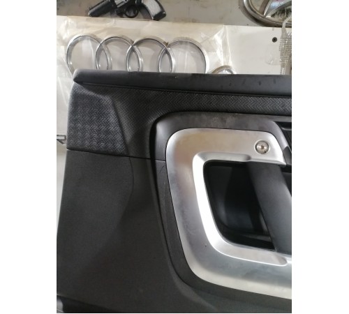 Обшивка двери передняя правая