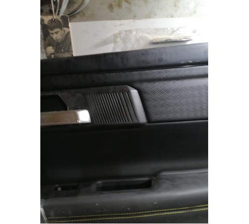 Обшивка двери передняя правая