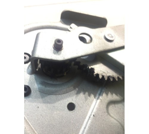 Механизм подъёма двери багажника