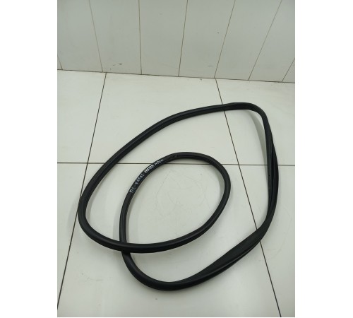 Уплотнитель двери передний левый